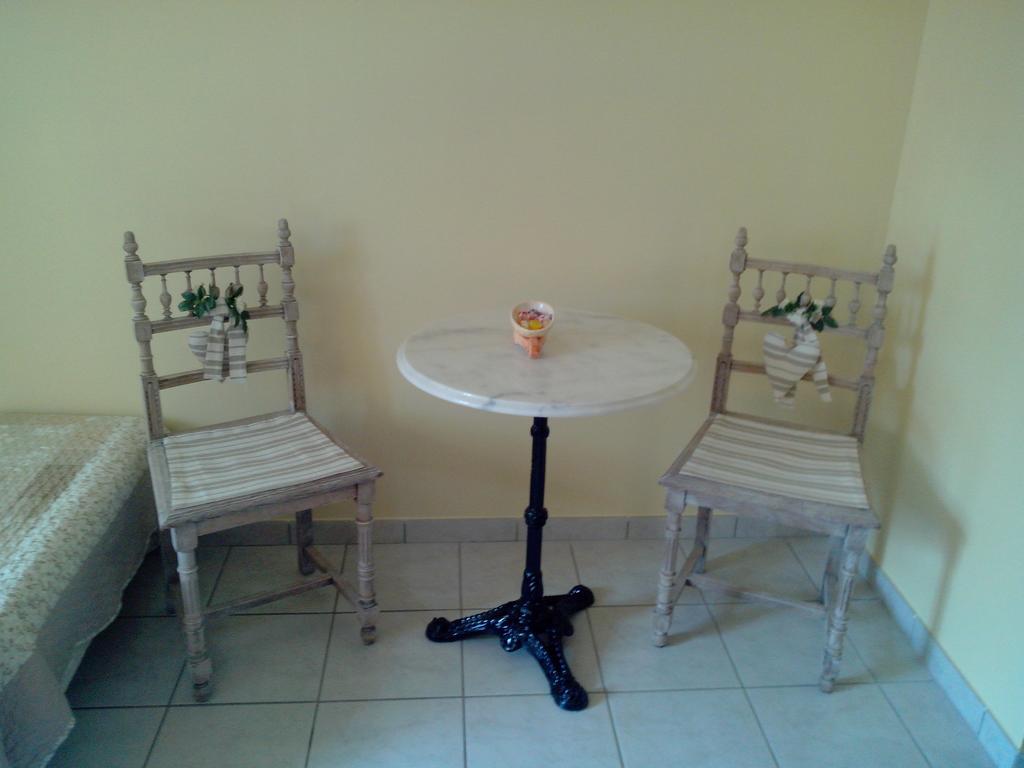 Bed and Breakfast La Bourgade Estreelles Экстерьер фото