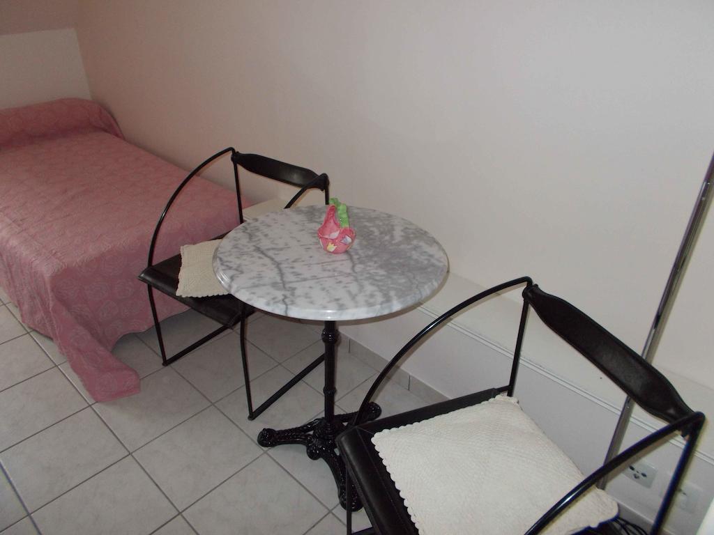 Bed and Breakfast La Bourgade Estreelles Номер фото